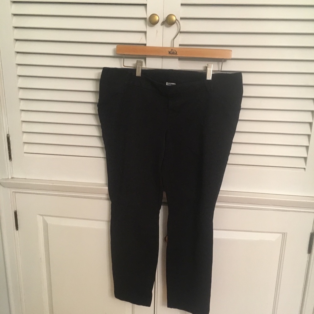 Old Navy Maternity Side Panel Pixie Pant